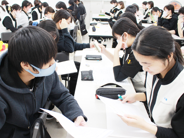 １年生、電話の応対を練習☆